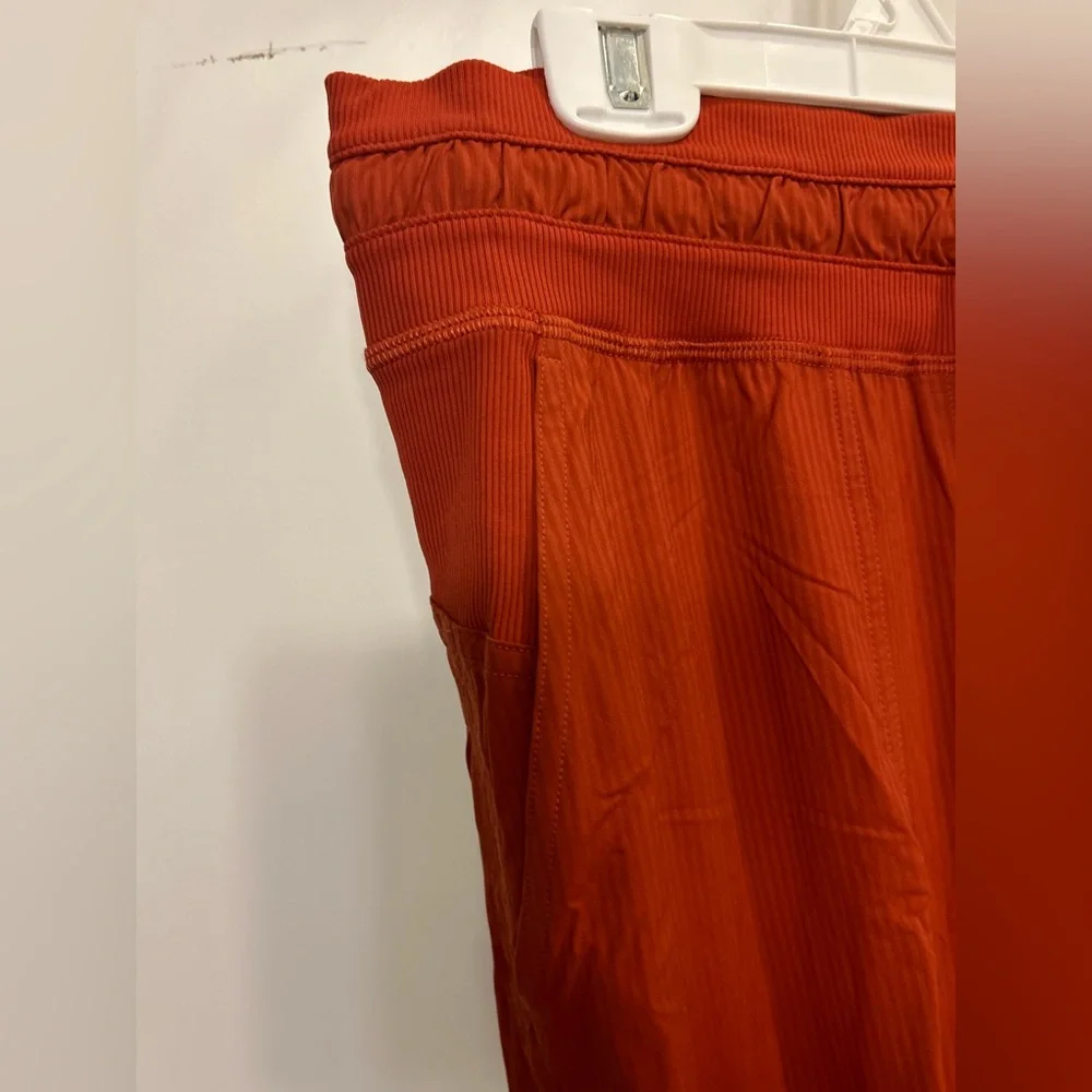 NWOT Lululemon Cropped Studio Pants size 8